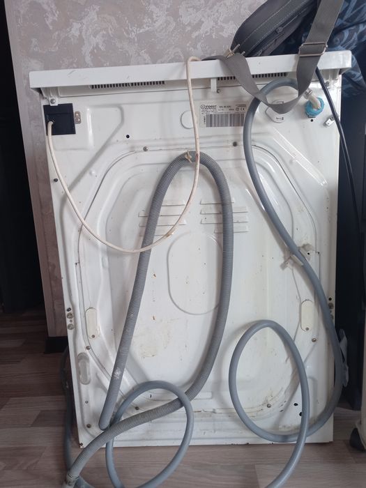 Продаётся стиральная машина Indesit WIL 85.