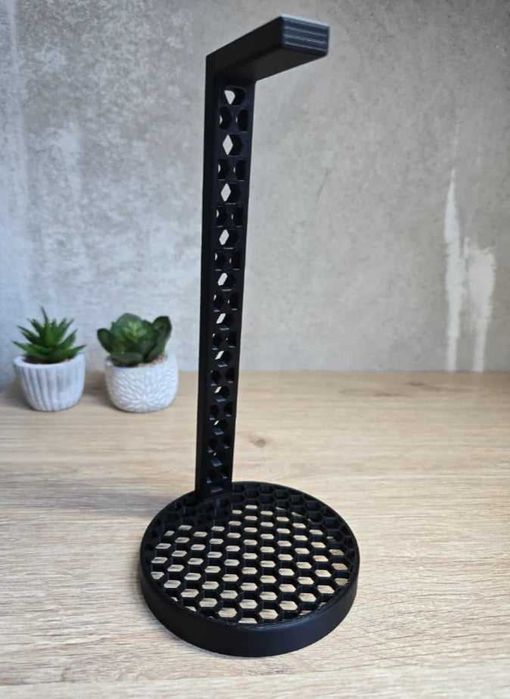 Поставка за слушалки + видео на процеса