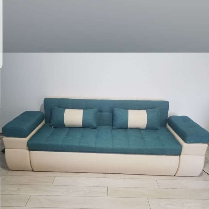 Canapea turcoaz extensibila