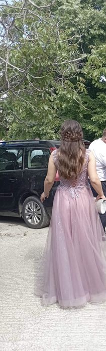 Бална рокля в цвят пепел от рози