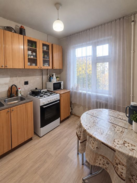 Продаётся 3 комн Строитель