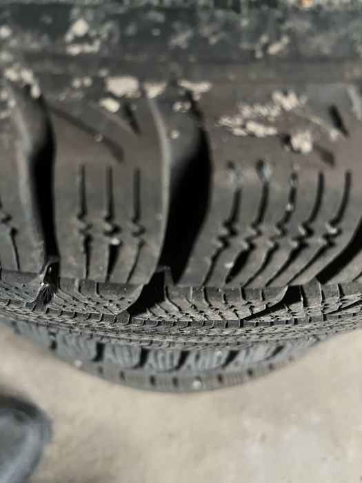 Продам шины зимние 70000 тг