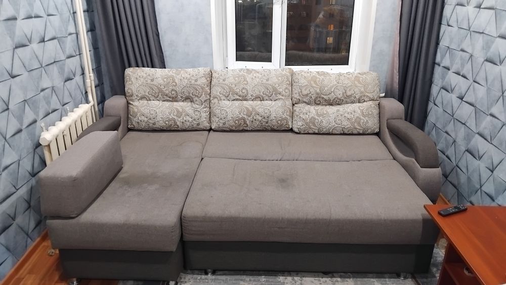 Диван угловой б/у