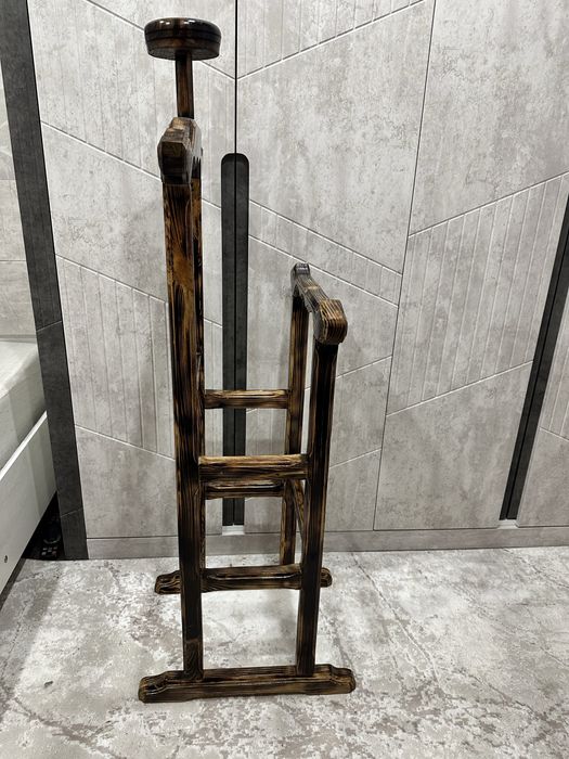 Вешалка напольная дерево