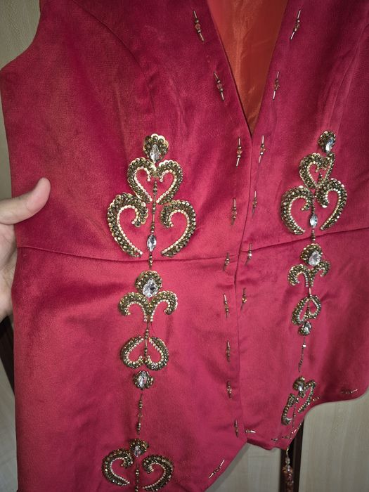 Жилетки с вышивкой