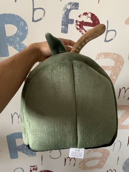 Уютный домик для кошки в виде авокадо