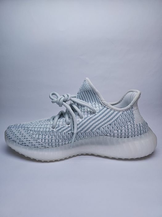 Yeezy Boost Cloud White mărimea 42.5