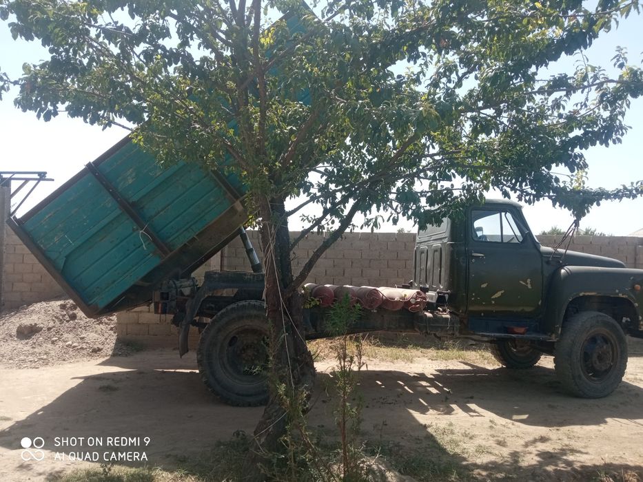 Yurib turgan moshina