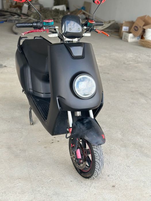 Skuter AMG elektronni