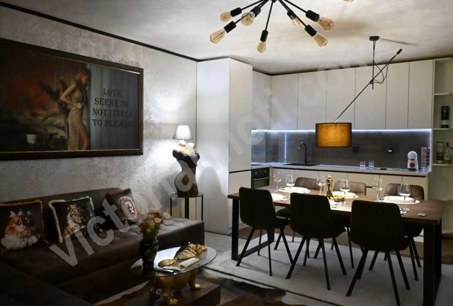 Продава се Тристаен апартамент в Велико Търново, Център - 110 кв.м за 2000 €/кв.м - Снимка #9