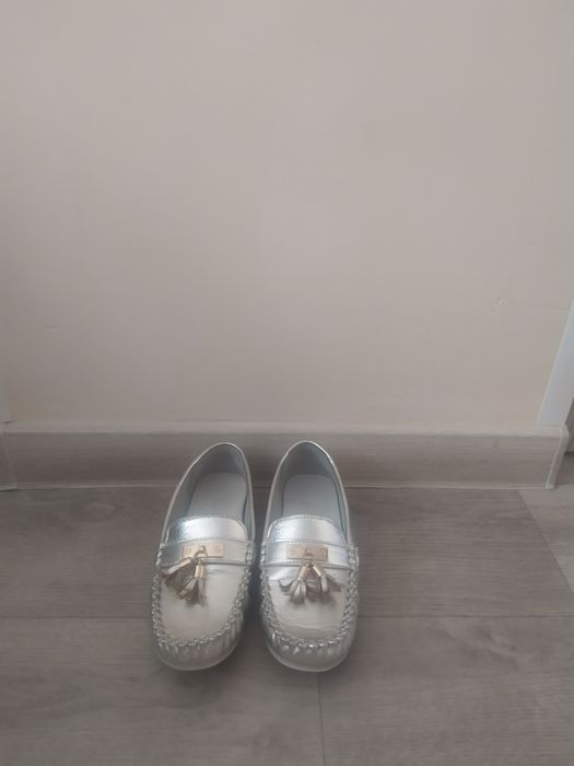 Продам туфли для девочки