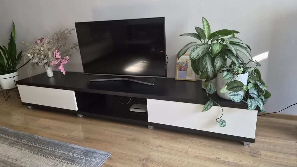 Vand biblioteca si comoda TV