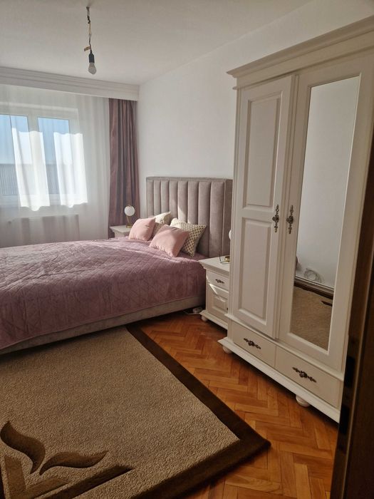 Proprietar, închiriez apartament cu 4 camere în Complexul Studențesc.