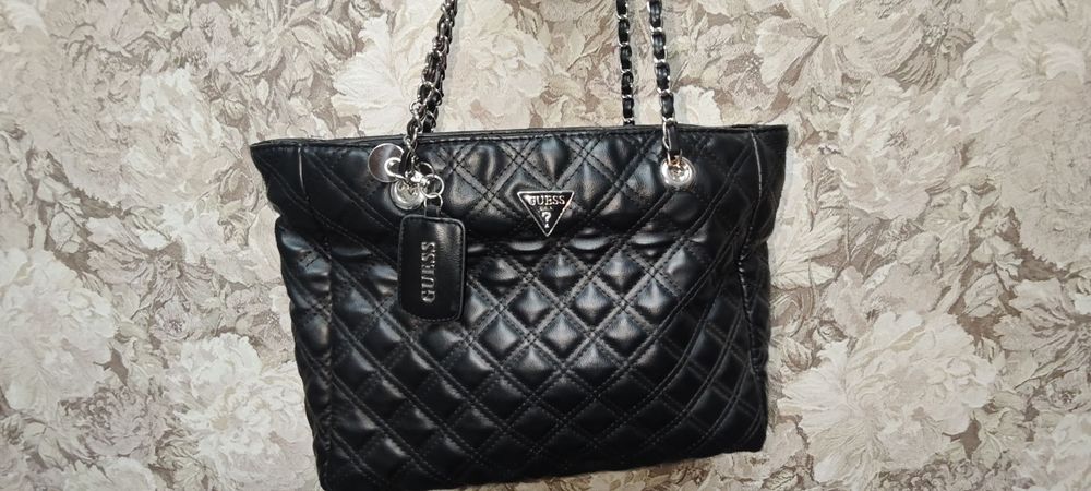 Женские сумки и клатчи