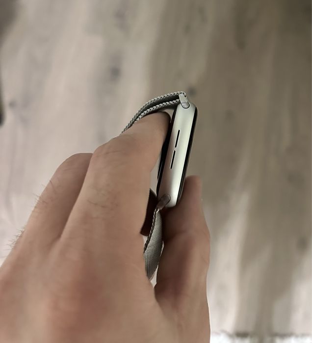 Продам Apple Watch SE