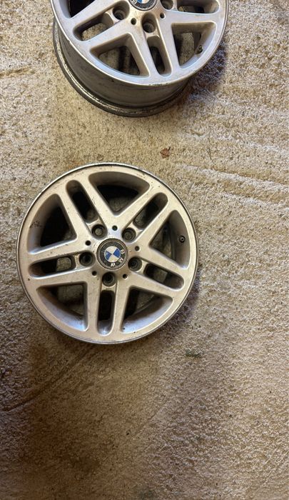 Jante aliaj bmw R15 fară cauciucuri