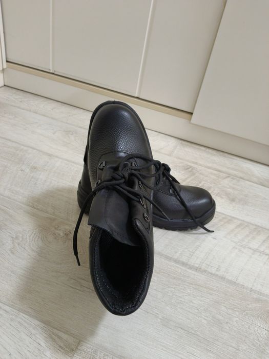 Спец. обувь - ботинки демисезонные 42р