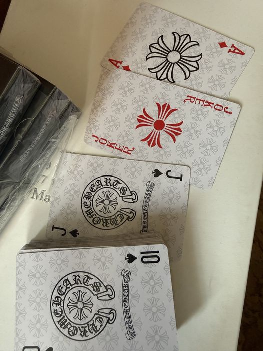 Chrome Hearts карти за игра