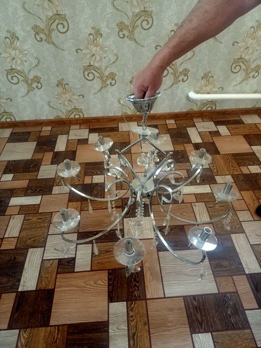 Люстра  восьмирожковая