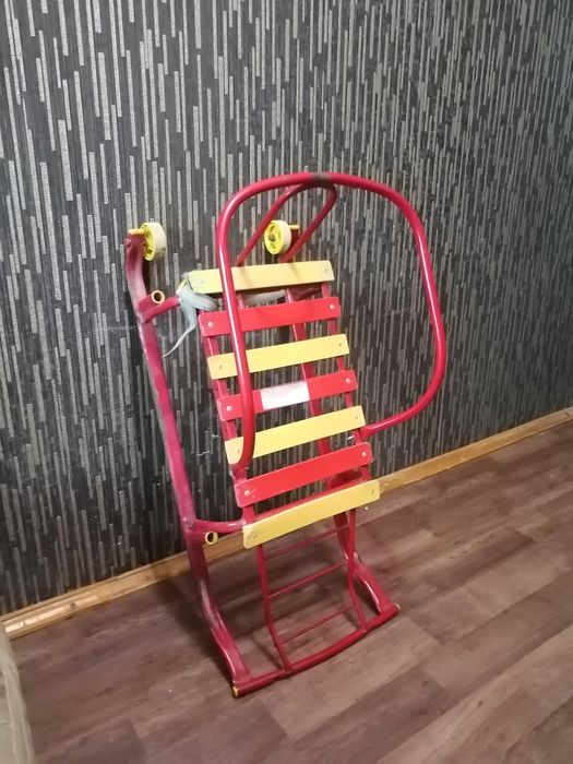 Продам санки на колесиках
