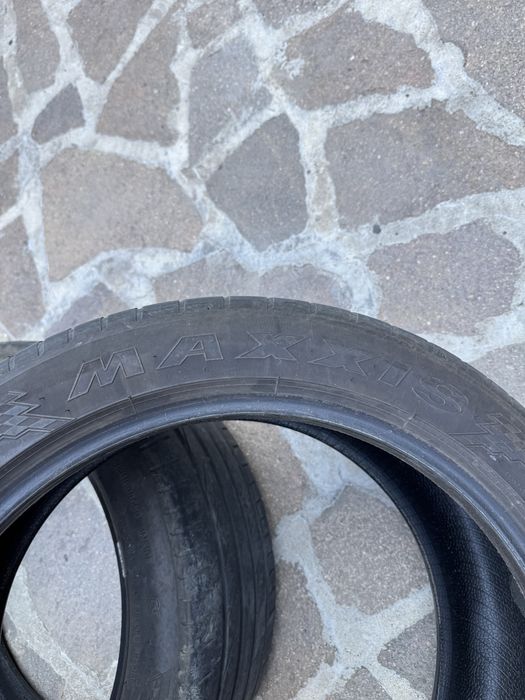 Vand 2 anvelope vara 245 45 19 R Maxxis