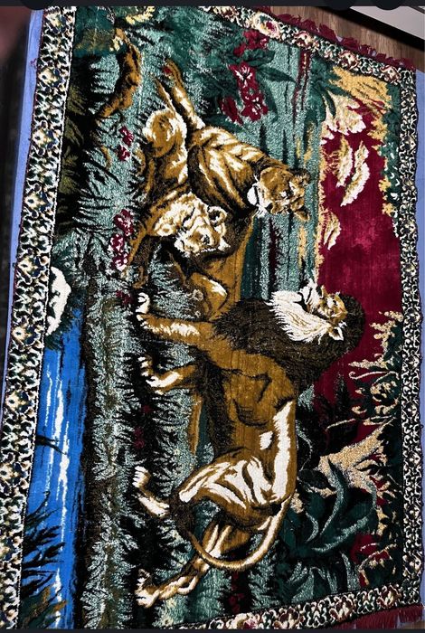 Carpet perete cu lei