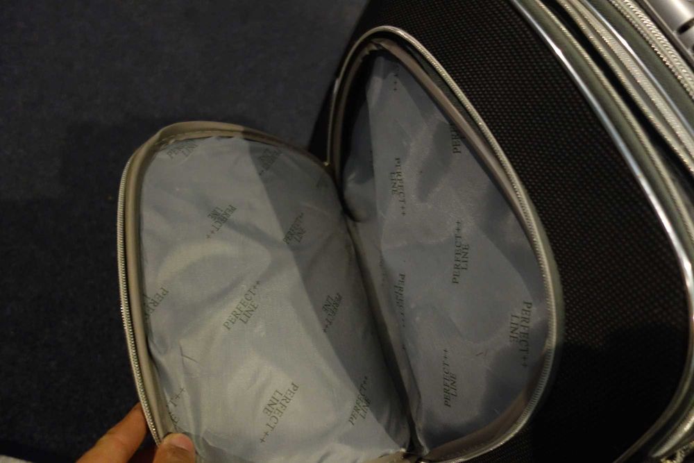 Продавам куфър за ръчен багаж.