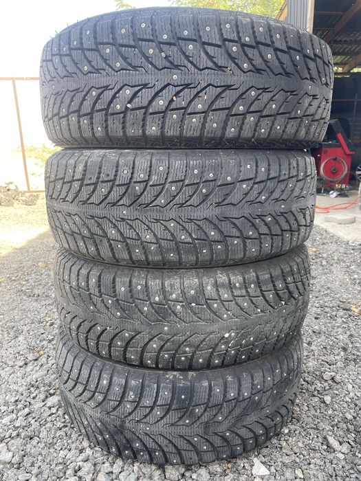 Комплект зимние шипованные шины 215/55/17 215/55R17 Sunni