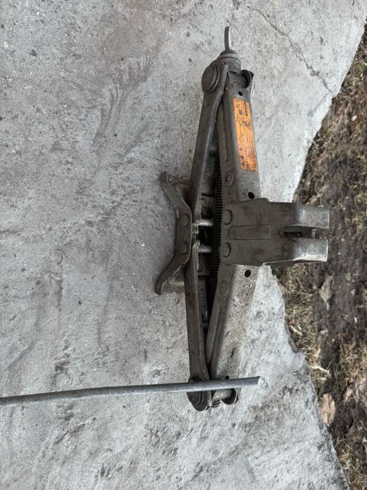 Домкрат ниссан оригинал