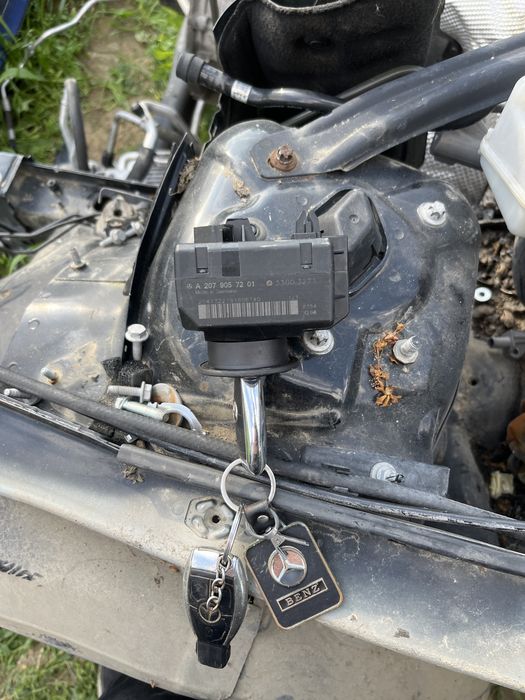 Contact mercedes c class w204 cod A 207 905 72 01