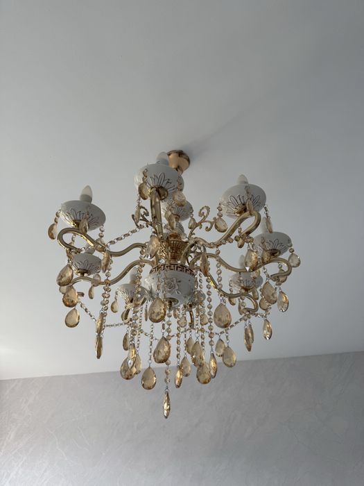 Продам люстру в классическом стиле