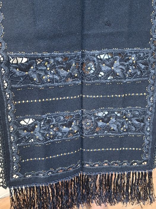 Vind costum popular
