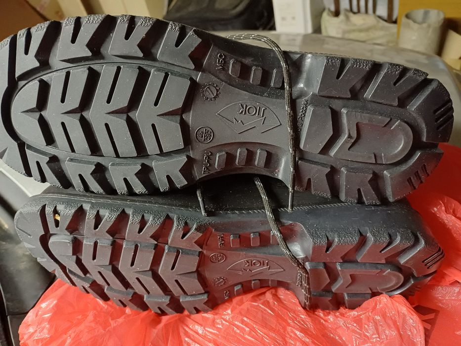 Продам летние рабочие ботинки