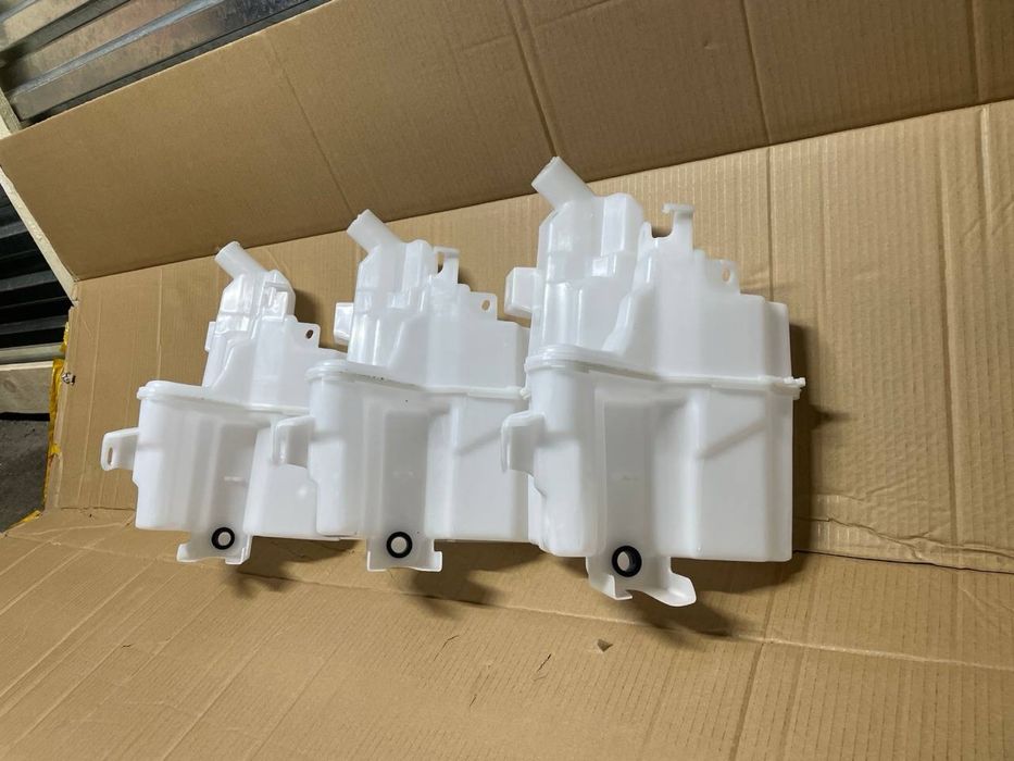 Бачок омывателя на Рав4 2020