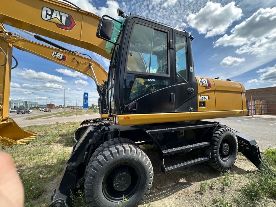 Колесный эксковатор CAT M320 в аренду