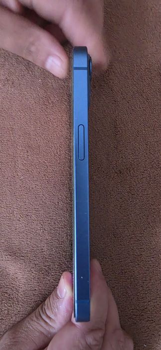Продам телефон Apple 13