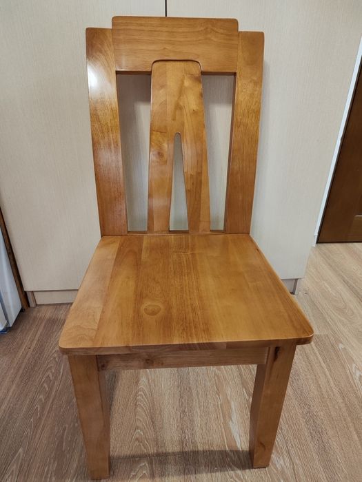Деревянные стулья