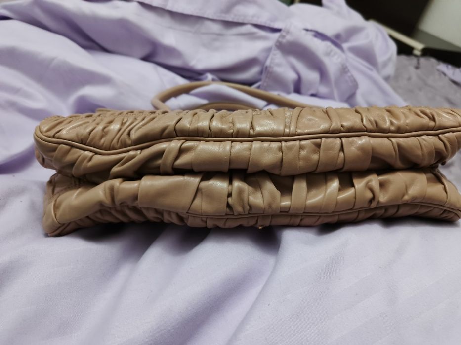 Geanta prada originala aproape noua ,purtata la 3 evenimente