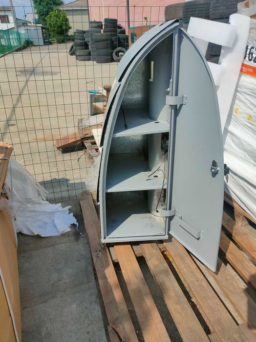 Dulap metalic stalp stradal cu energie solara