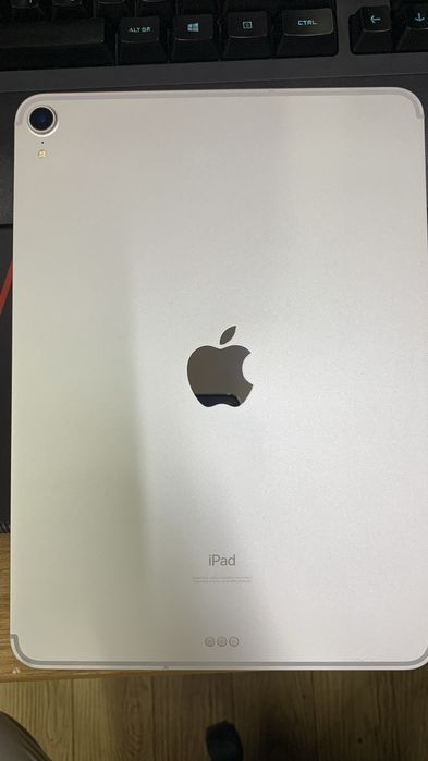 iPad pro 11 2018 Silver 256 LTE (СИМ Картой)