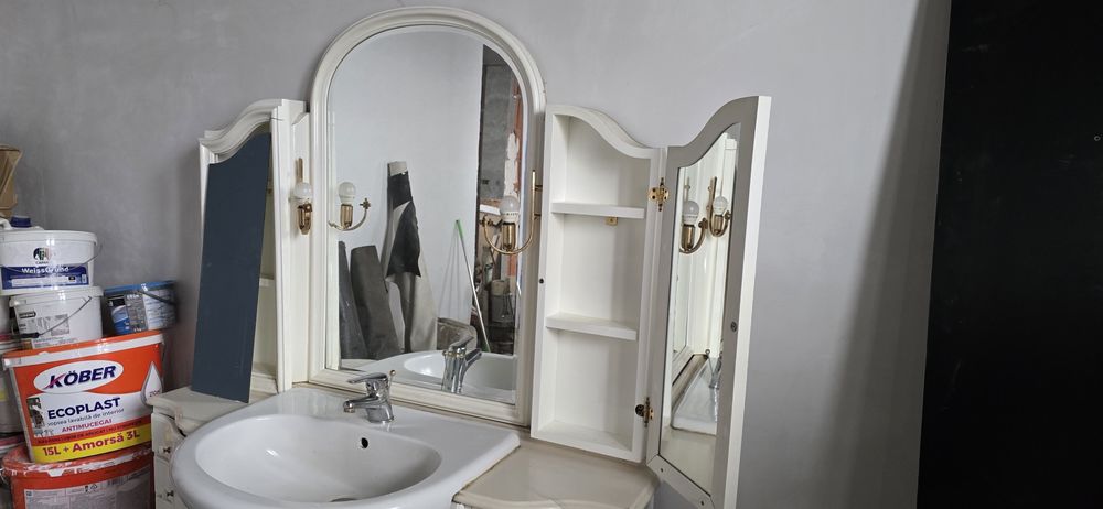 Mobila baie cu oglinda si blat marmura