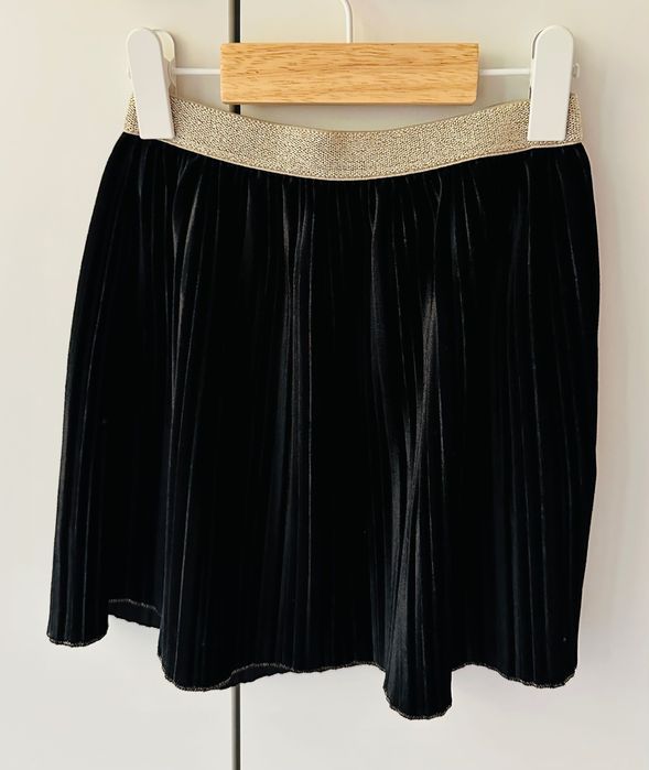 Fusta neagra plisata catifea Zara 6 ani