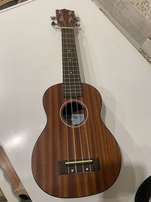 Укулеле с чехлом