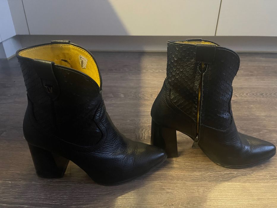 Продавам дамски боти от естествена кожа