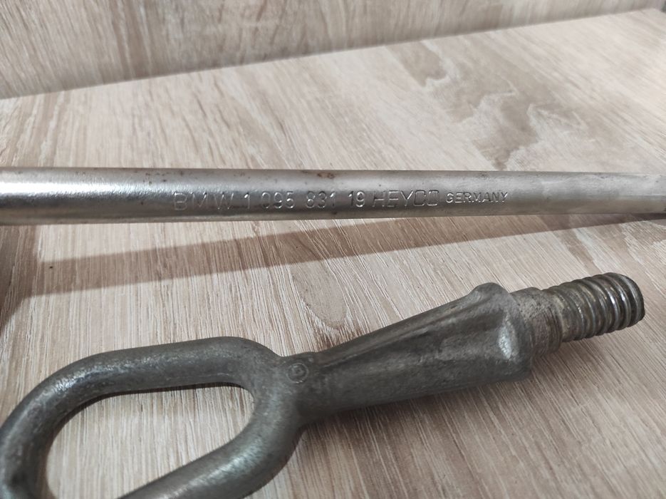 Буксировочный крюк и баллончик BMW e 38