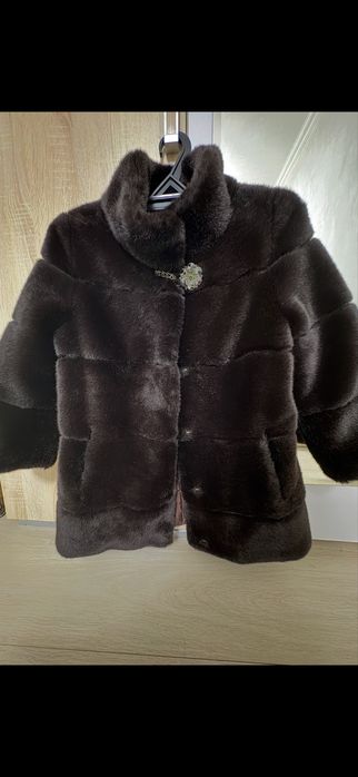 Продам куртку женскую