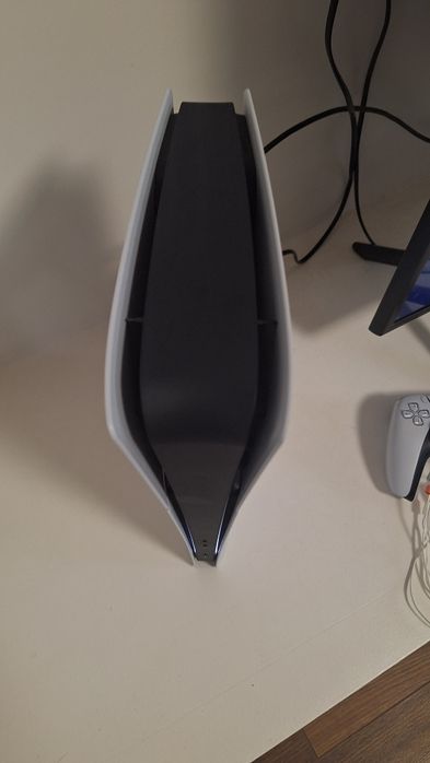 Ps5 Digital 825GB aproape nou + Controler + casti mici gaming.