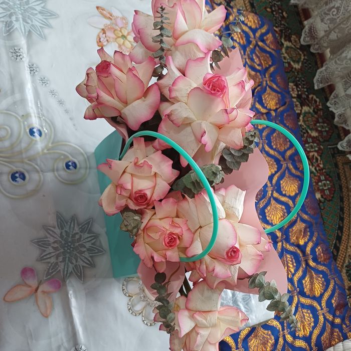 Розы очень красивые б/у