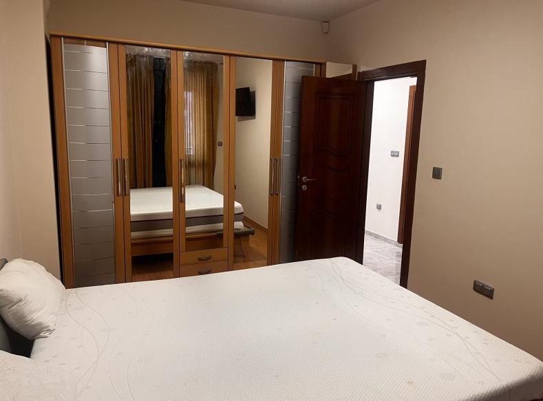 Дава се под наем Тристаен апартамент в Пловдив, Център - 100 кв.м за 525 € - Снимка #4