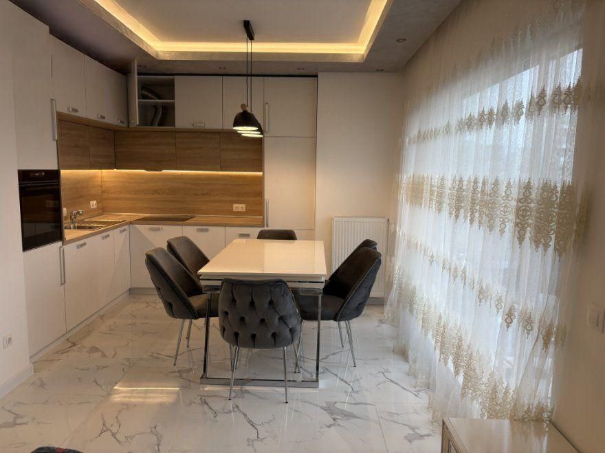 Дава се под наем Тристаен апартамент в София, Младост 3 - 130 кв.м за 1296.42 € - Снимка #2